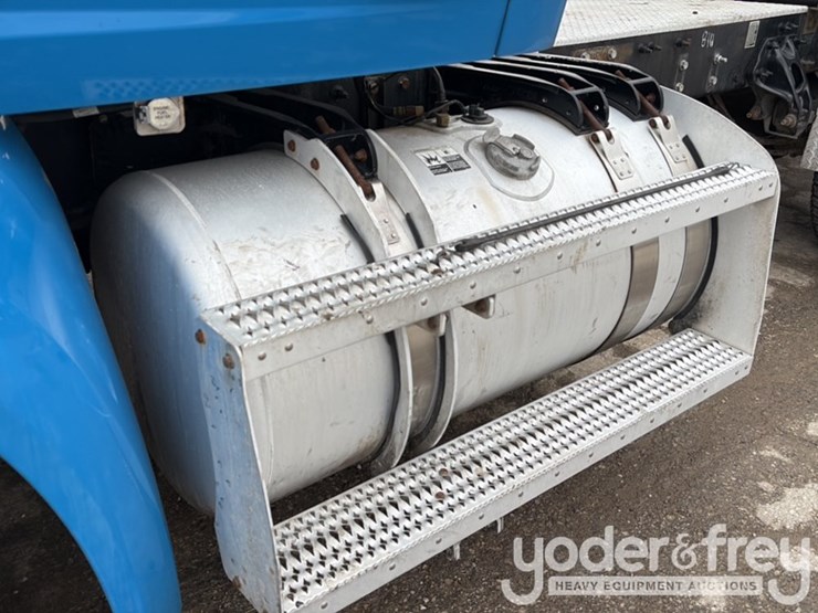 2018-peterbilt-579-image-10