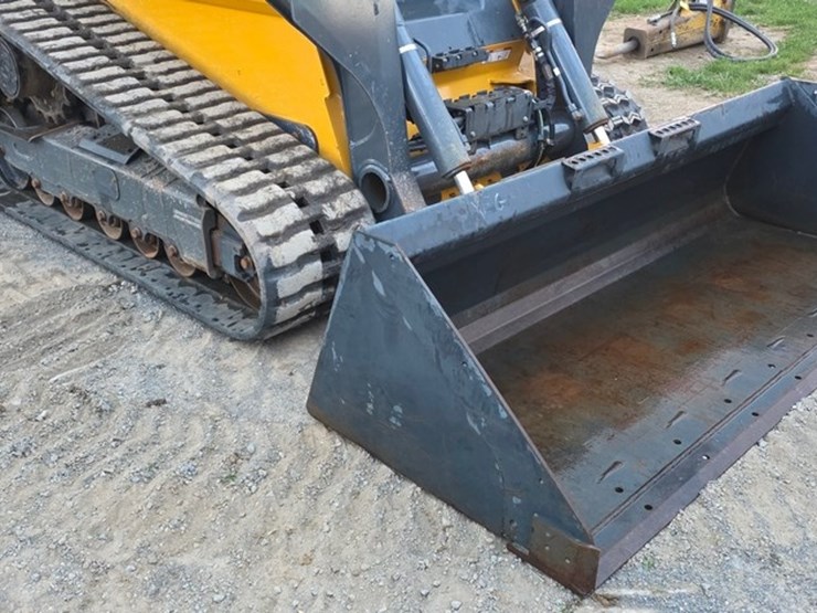 2023-deere-331g-image-6