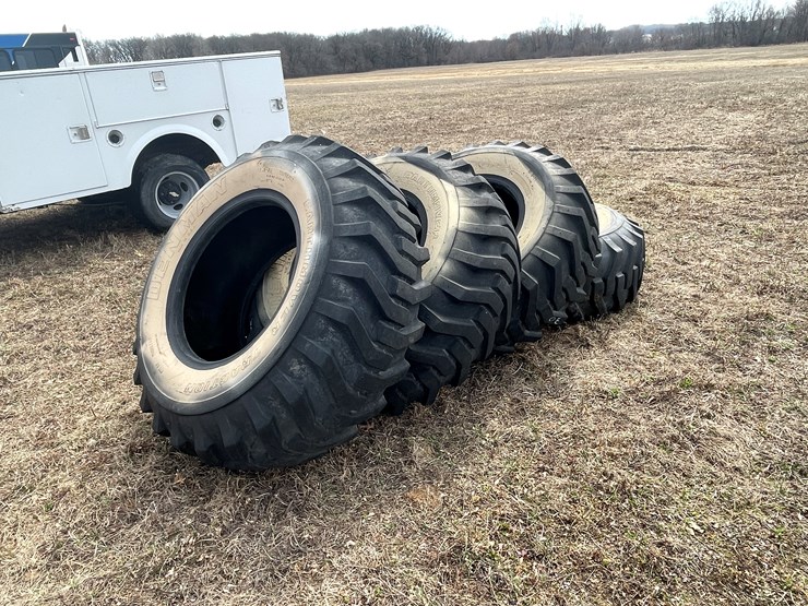 #10707-•-(4)-17.5-25-denman-loader-tires-image-1