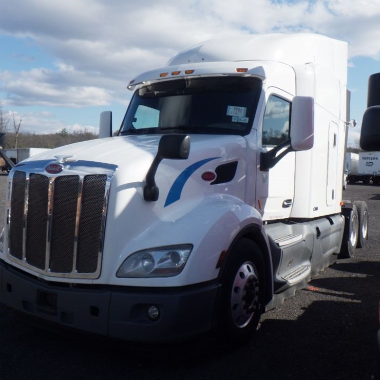 2017 PETERBILT 579