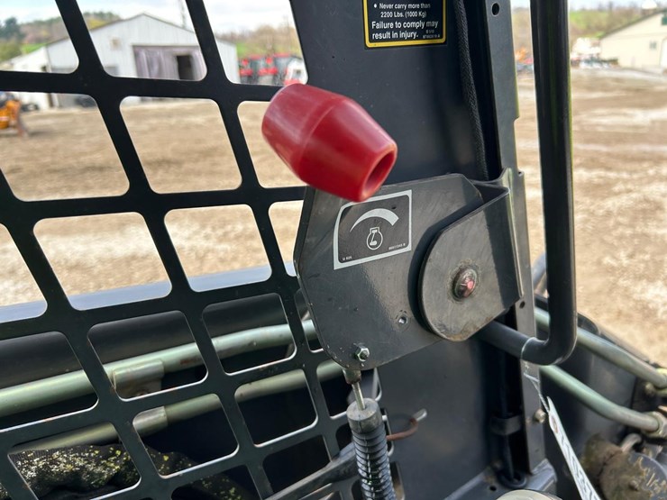 new-holland-l180-image-23