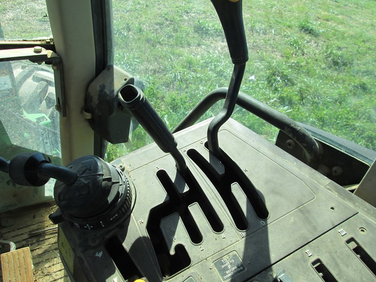 john-deere-6215-image-45