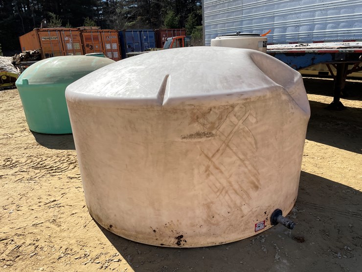 #3963-•-1,300-gallon-water-tank-image-2