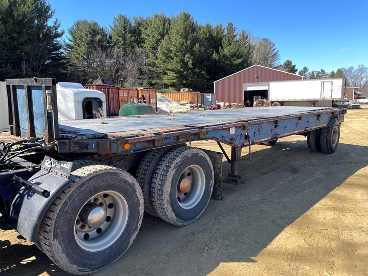 #1030-•-1973-28'-pike-semi-trailer-(has-wi-title)-image-1