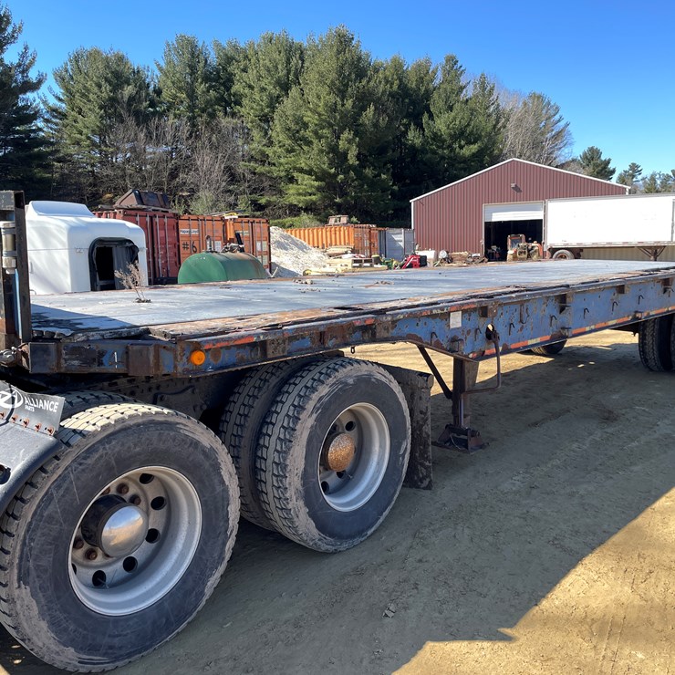 #1030 • 1973 28' Pike Semi Trailer (Has Wi Title)