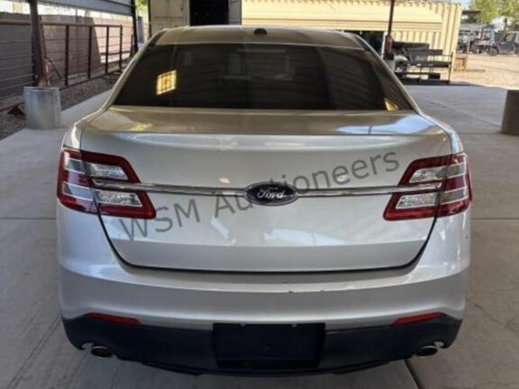 2013-ford-taurus-sdn-image-6