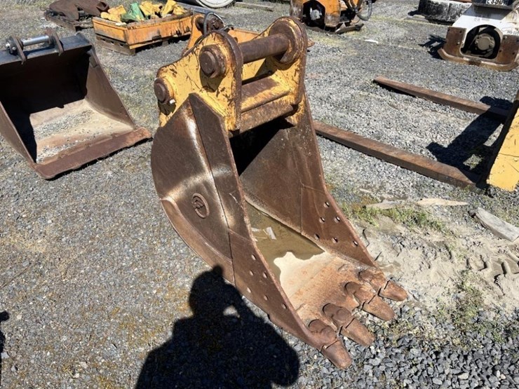 24"-dig-bucket-image-2