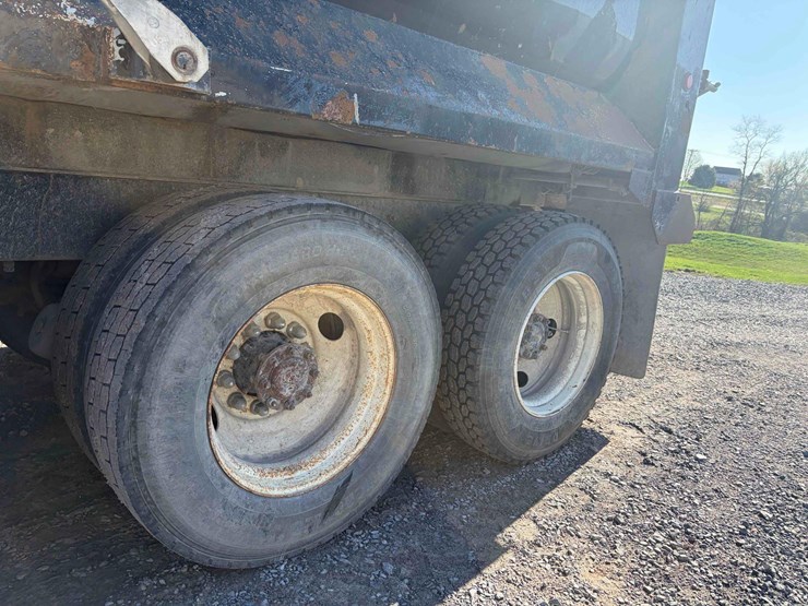 2007-mack-cv713-tri-axle-dump-image-7