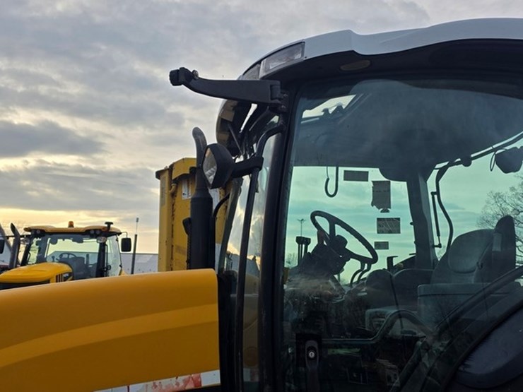 2006-new-holland-ts135a-image-18