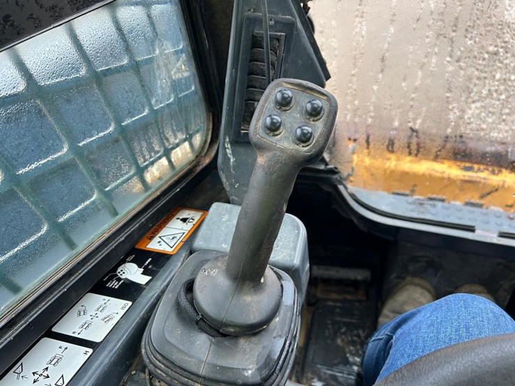 2017-deere-323e-image-25