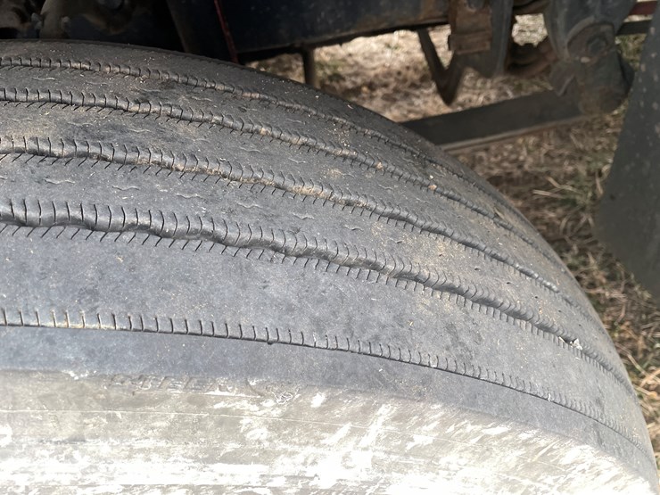 #114-•-2017-freightliner-single-axle-day-cab-semi-tractor-(has-wi-title)-image-10