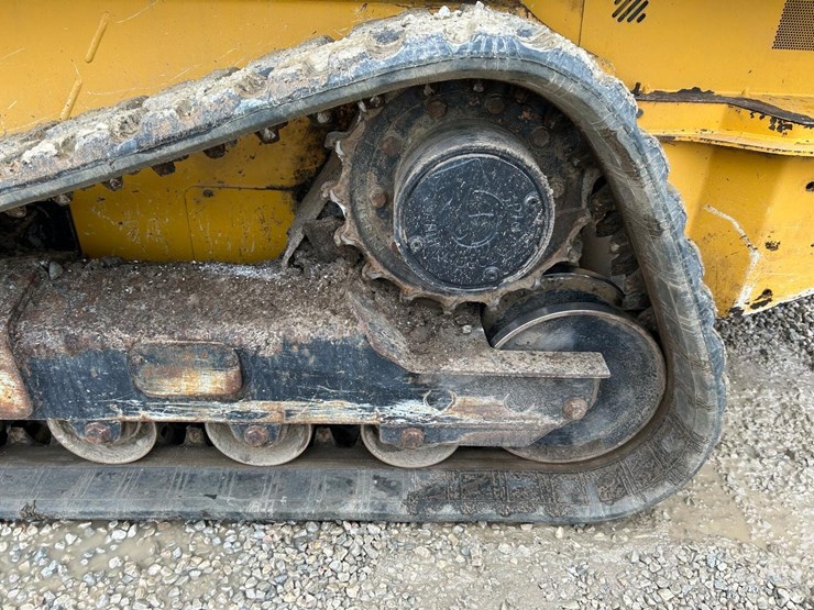 2017-deere-323e-image-18