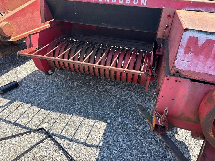 massey-ferguson-124-image-4