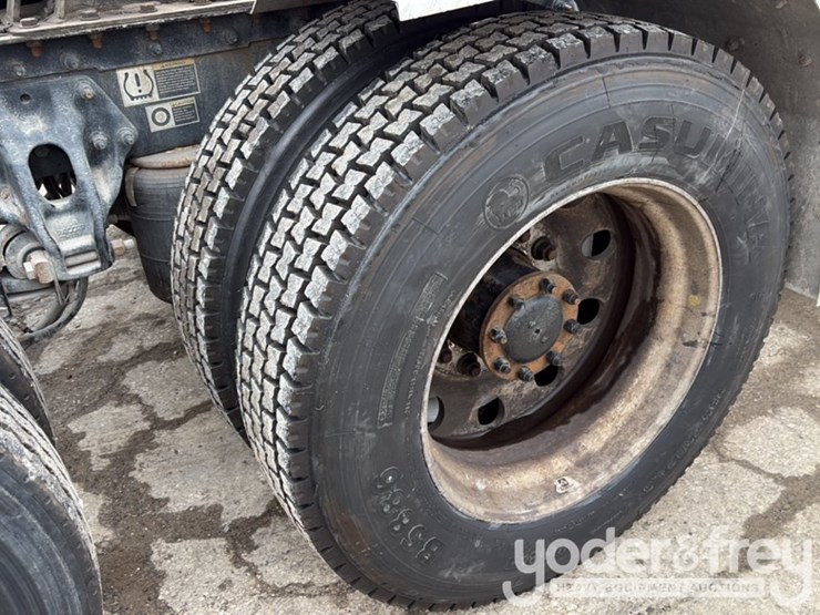 2018-peterbilt-579-image-29