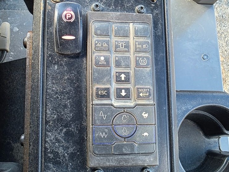 2018-volvo-sd115b-image-63