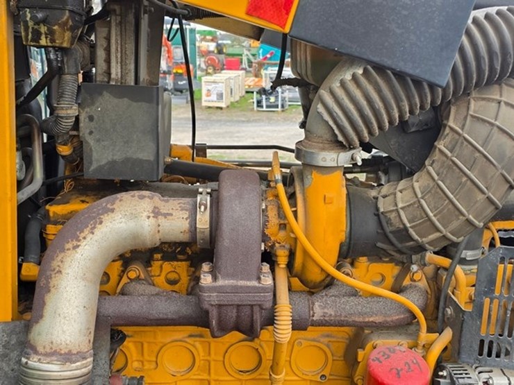 2006-new-holland-ts135a-image-58