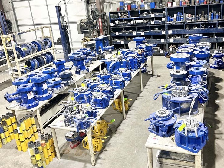 over-900-lots-of-fishing-&-rental-tools!-image-1