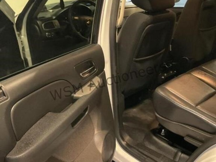 2014-chevrolet-tahoe-image-25