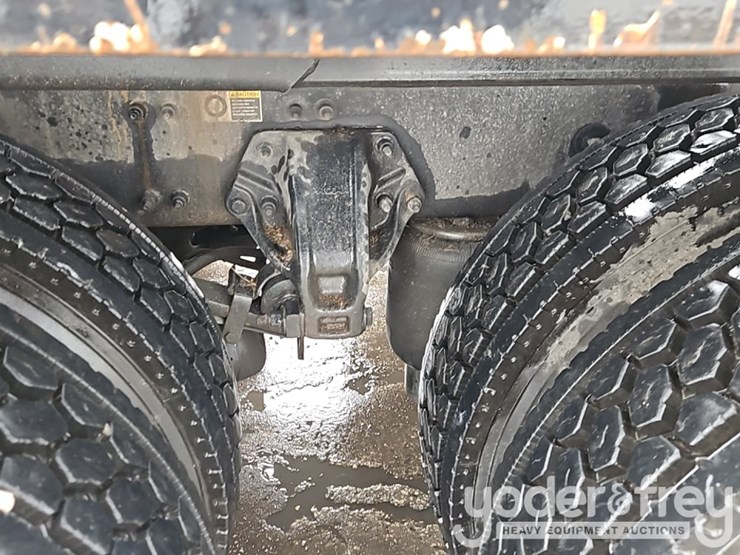 2016-peterbilt-348-image-9