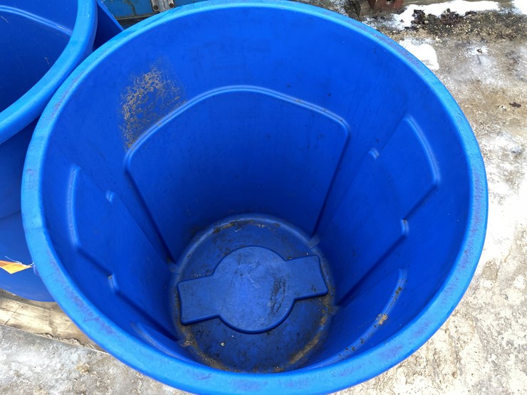 #3946-•-(2)-rubbermaid-brute-55-gallon-trash-barrels-image-5