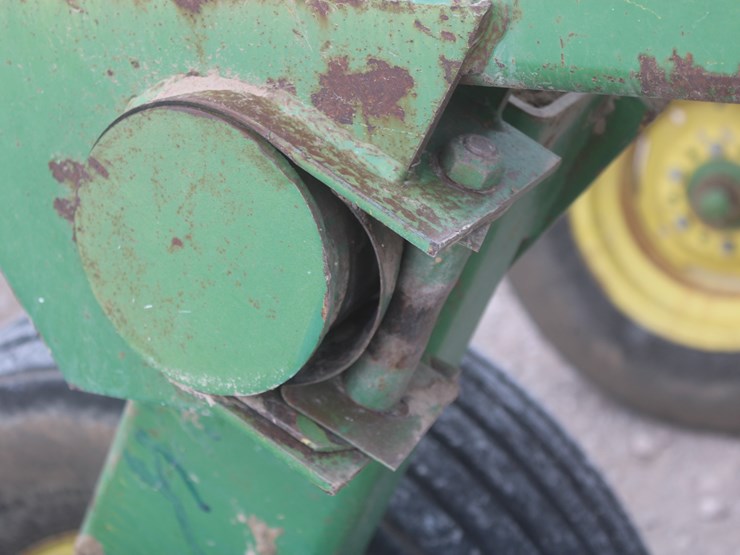 john-deere-220-image-34
