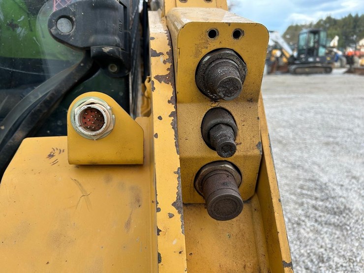 2017-caterpillar-259d-image-11