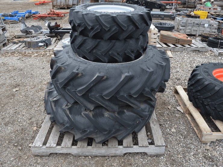 mf-tractor-tire-set-image-1