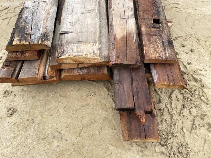 #3979-•-(15)-hand-hewn-barn-beam-face-boards-image-8