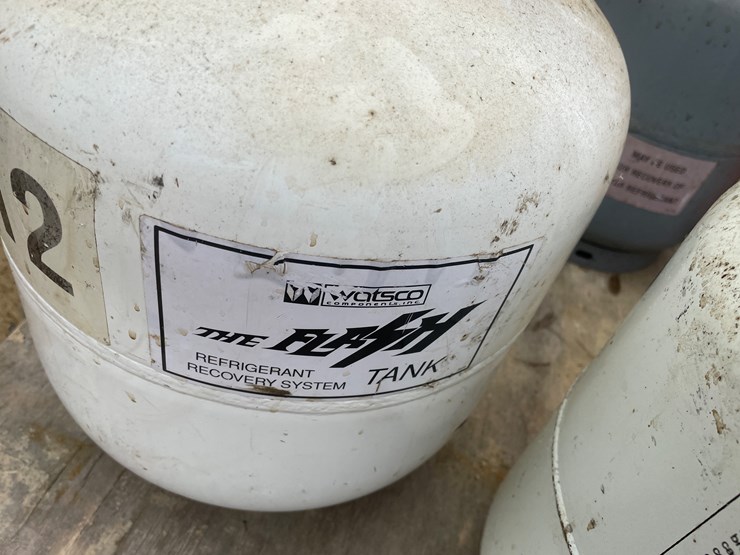 #3922-•-(7)-refrigerant-tanks-and-(1)-nitrogen/argon-tank-image-14