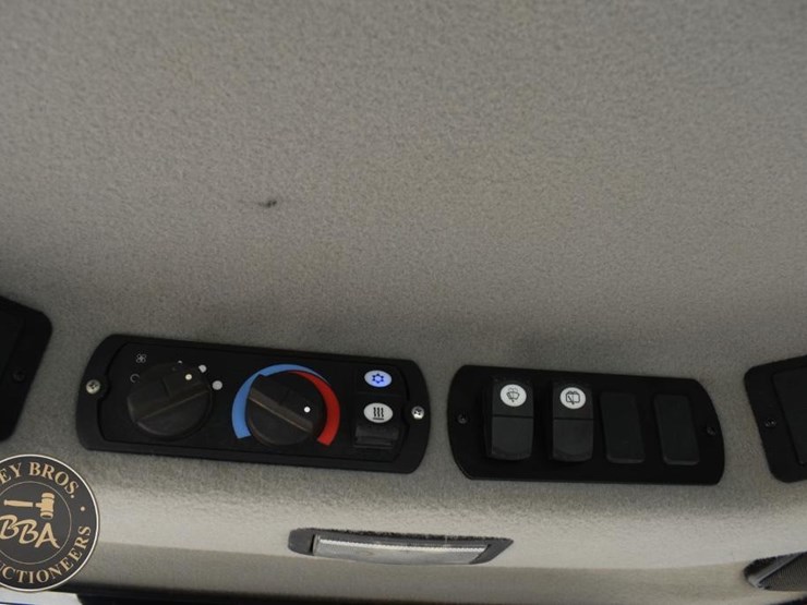 2015-caterpillar-cs66b-image-36