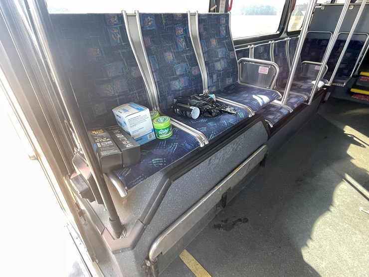 #166-•-2007-gillig-passenger-bus-(has-wi-title)-image-33