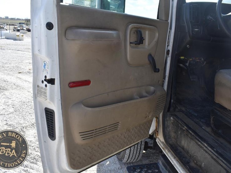 2005-gmc-topkick-image-26