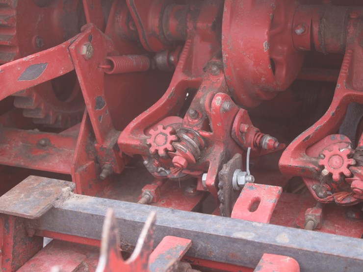 new-holland-580-image-54