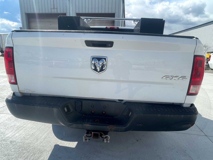 2015-dodge-1500-image-26