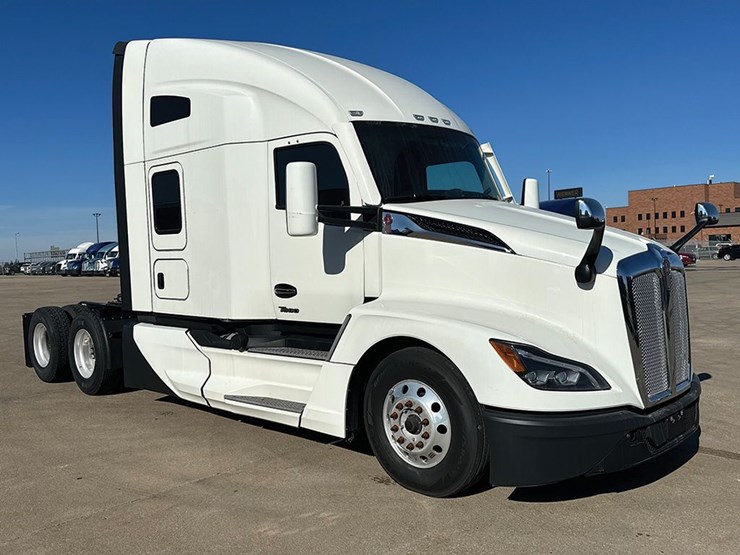 2024-kenworth-t680-image-2