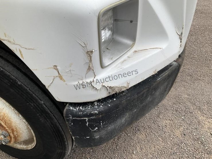 1996-freightliner-fl70-image-13