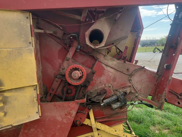 new-holland-853-image-16