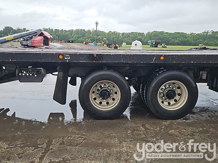 2016-peterbilt-348-image-7