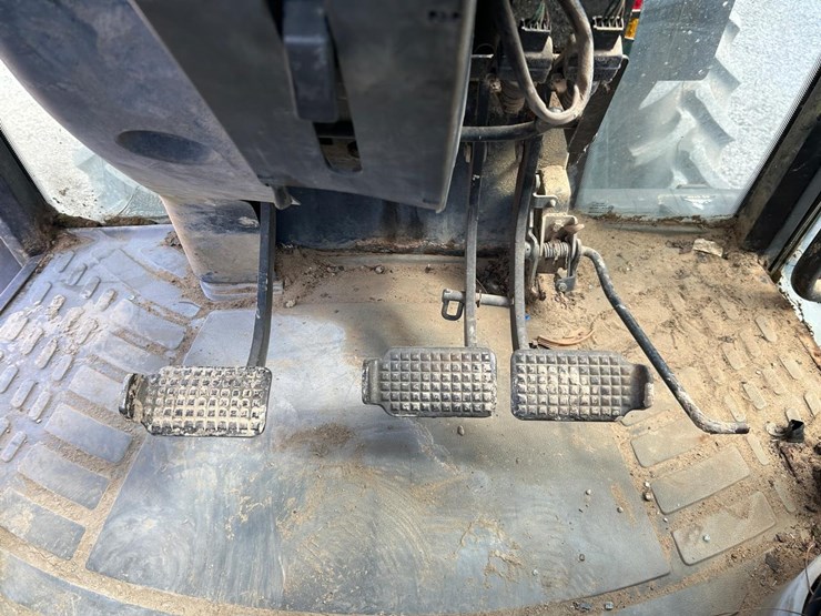 new-holland-tm135-image-22