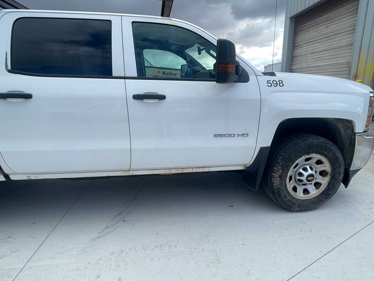 2015-chevrolet-2500-image-16