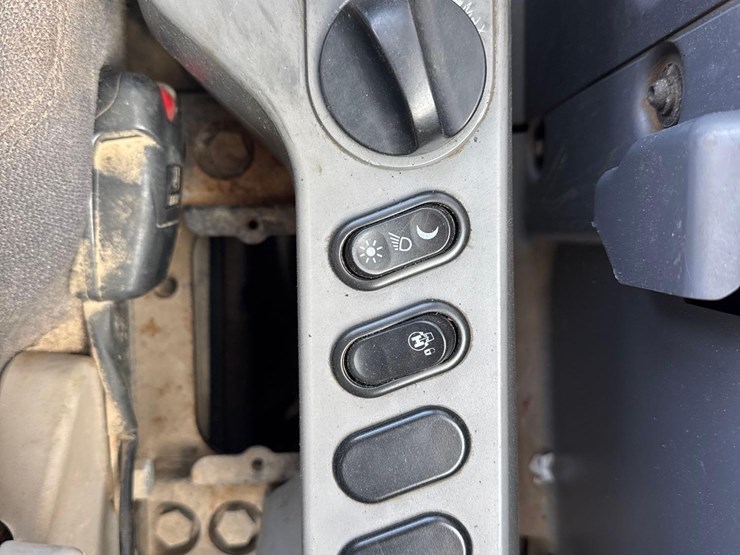 2018-komatsu-pc210-lc-11-image-32