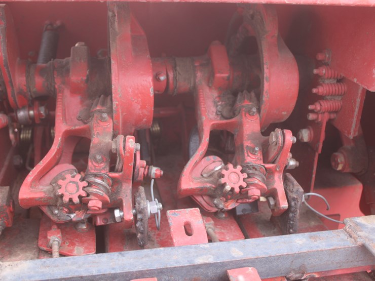 new-holland-580-image-41