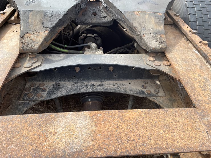 #121-•-2009-volvo-day-cab-semi-tractor-(has-wi-title)-image-44