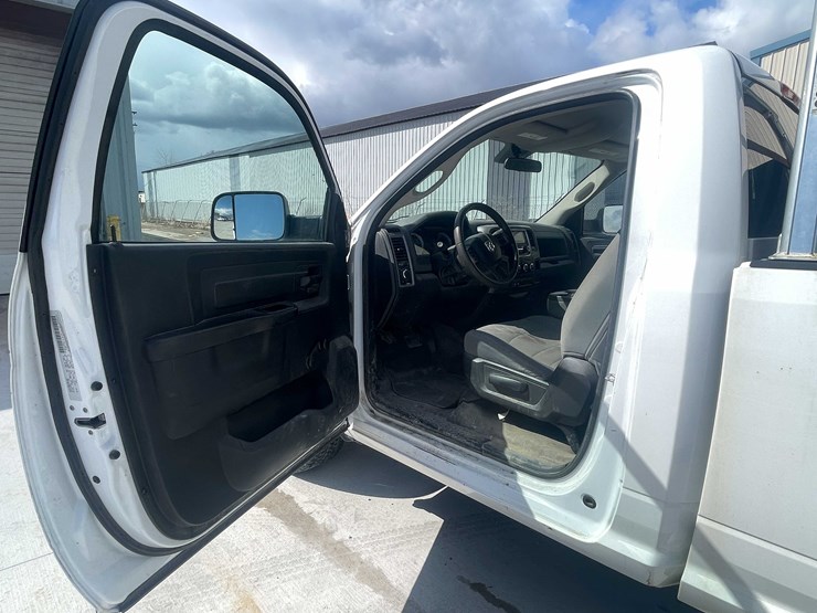 2015-dodge-1500-image-43