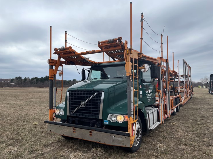 #110-•-2014-volvo-car-hauler-semi-and-trailer-(has-wi-title)-image-13