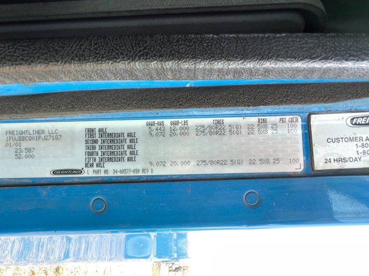 #134-•-2001-freightliner-century-class-sleeper-cab-semi-tractor-(has-wi-title)-(non-runner)-image-85