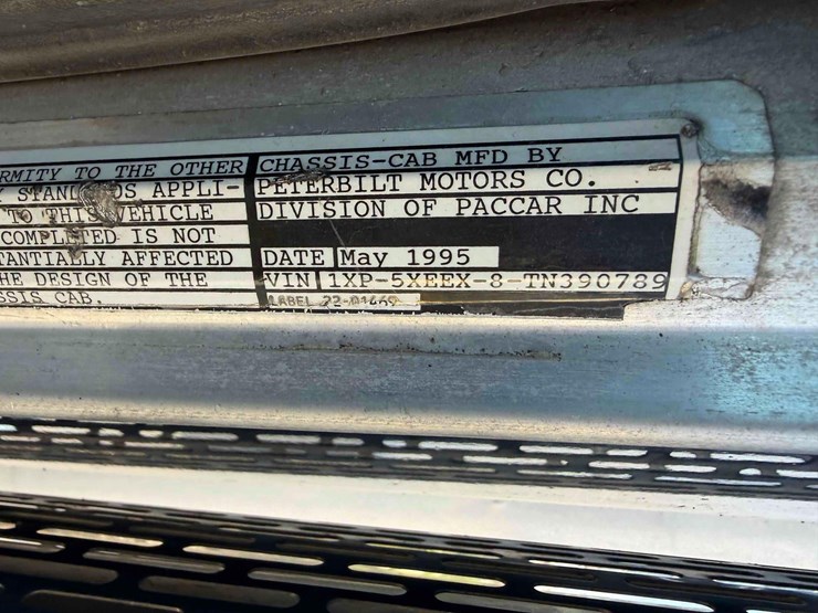 1996-peterbilt-tri-axle-dump-image-16
