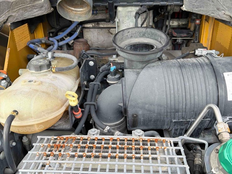 2018-deere-332g-image-11