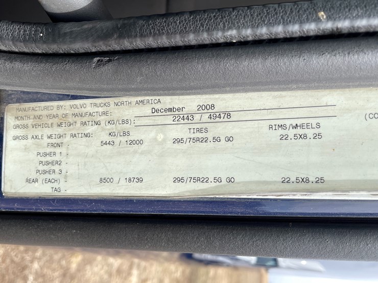 #117-•-2009-volvo-day-cab-semi-tractor-(has-wi-title)-image-77