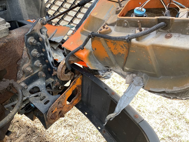 #123-•-2006-volvo-day-cab-semi-tractor-(has-wi-title)-image-71